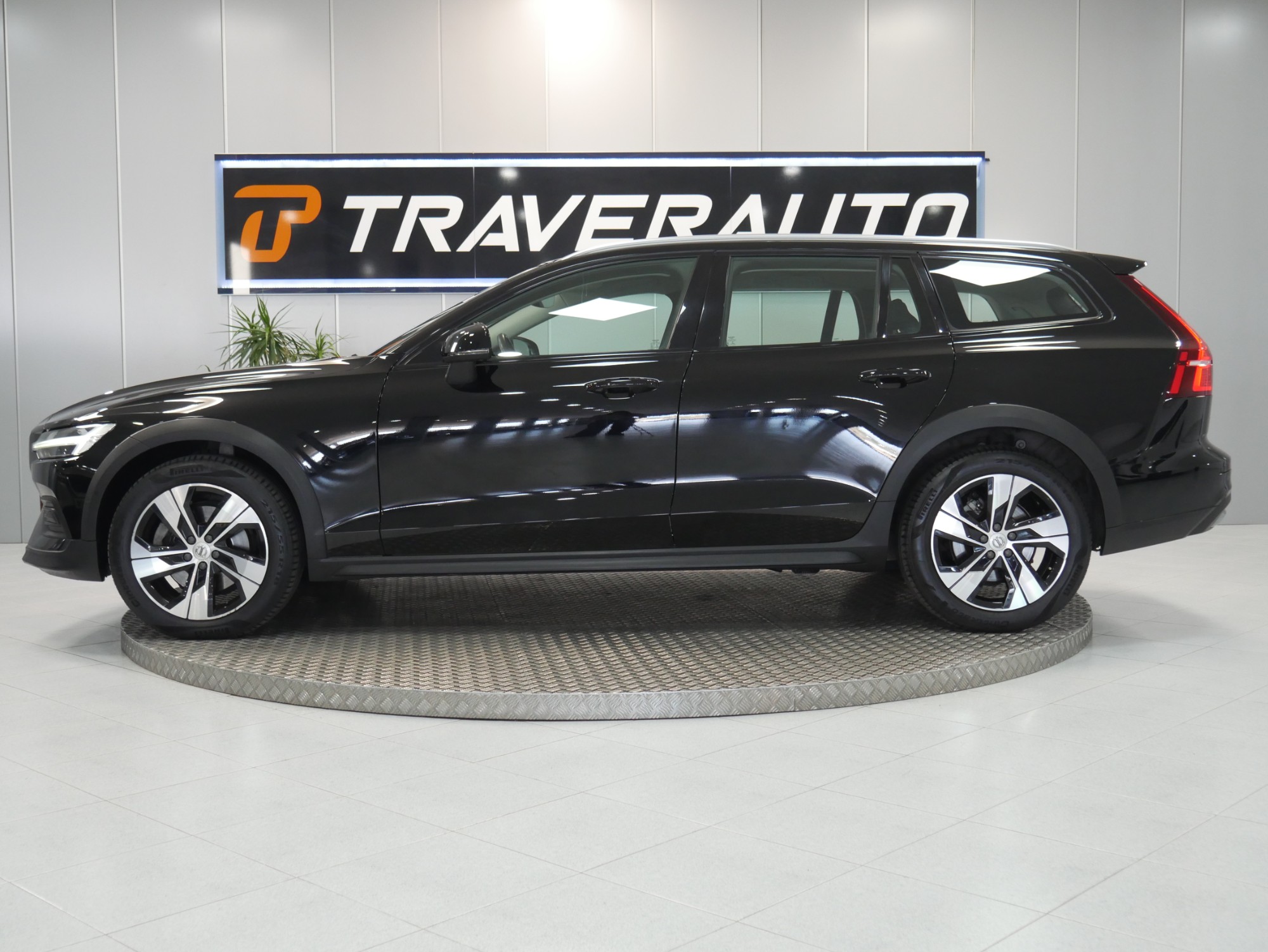 VOLVO V60 CROSS COUNTRY