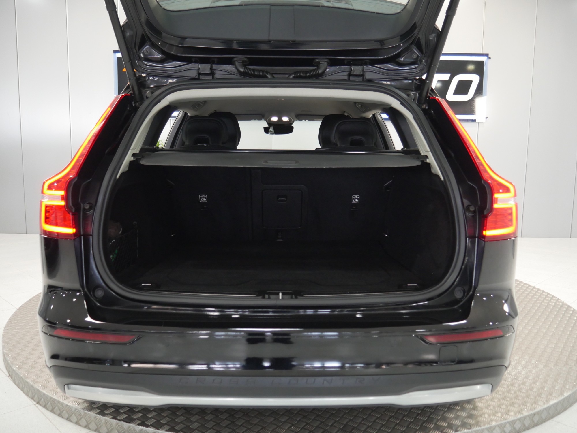 VOLVO V60 CROSS COUNTRY