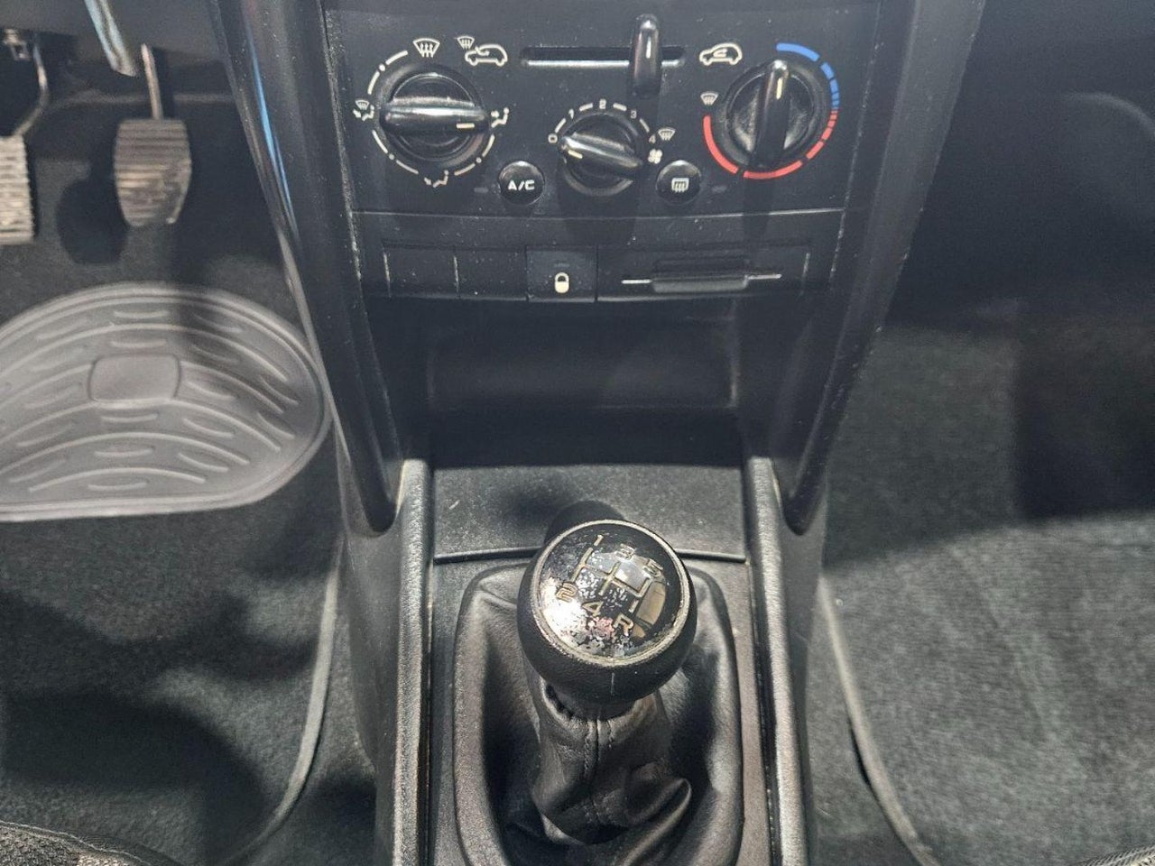 Peugeot 207 - 16