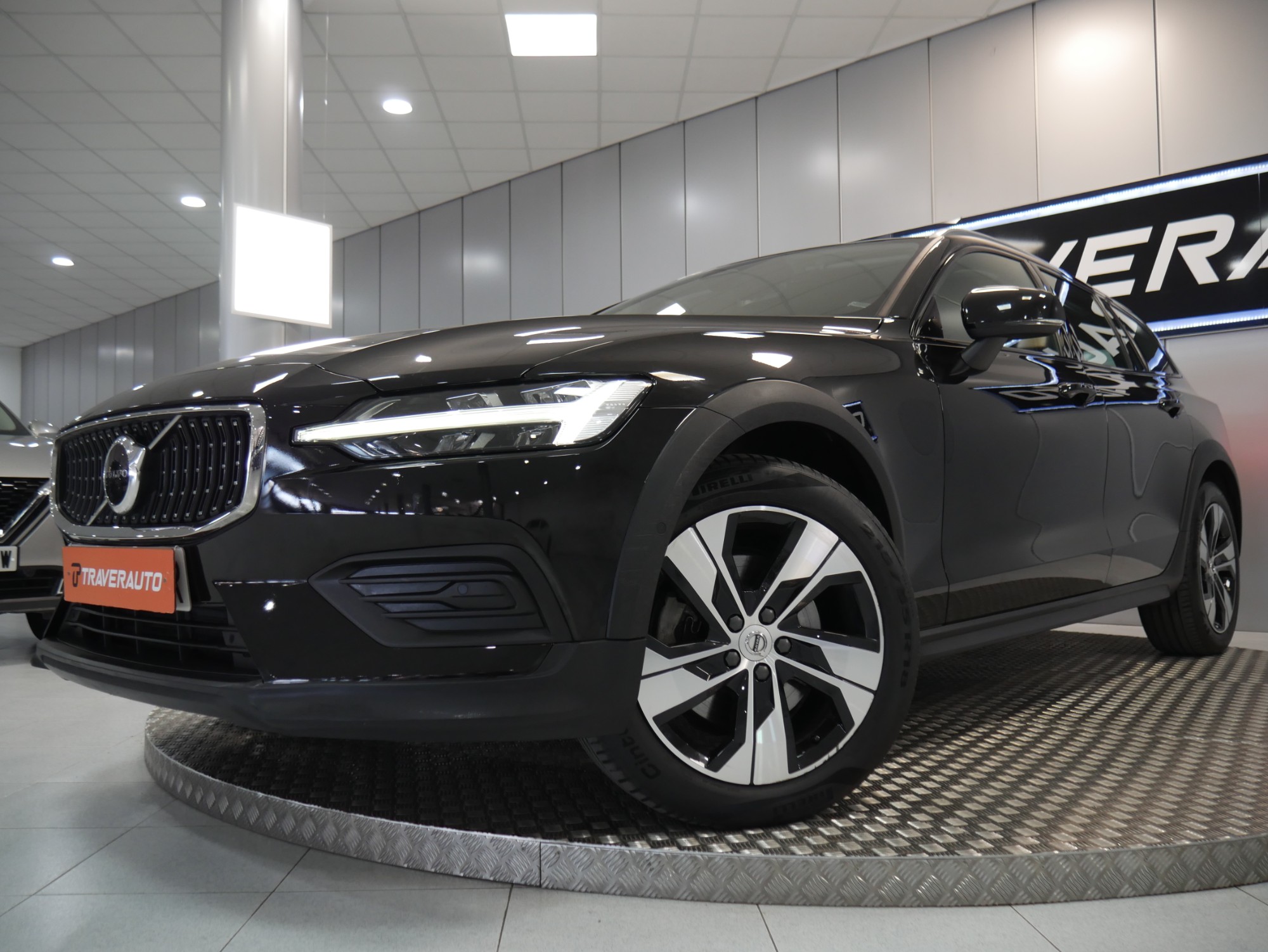 VOLVO V60 CROSS COUNTRY