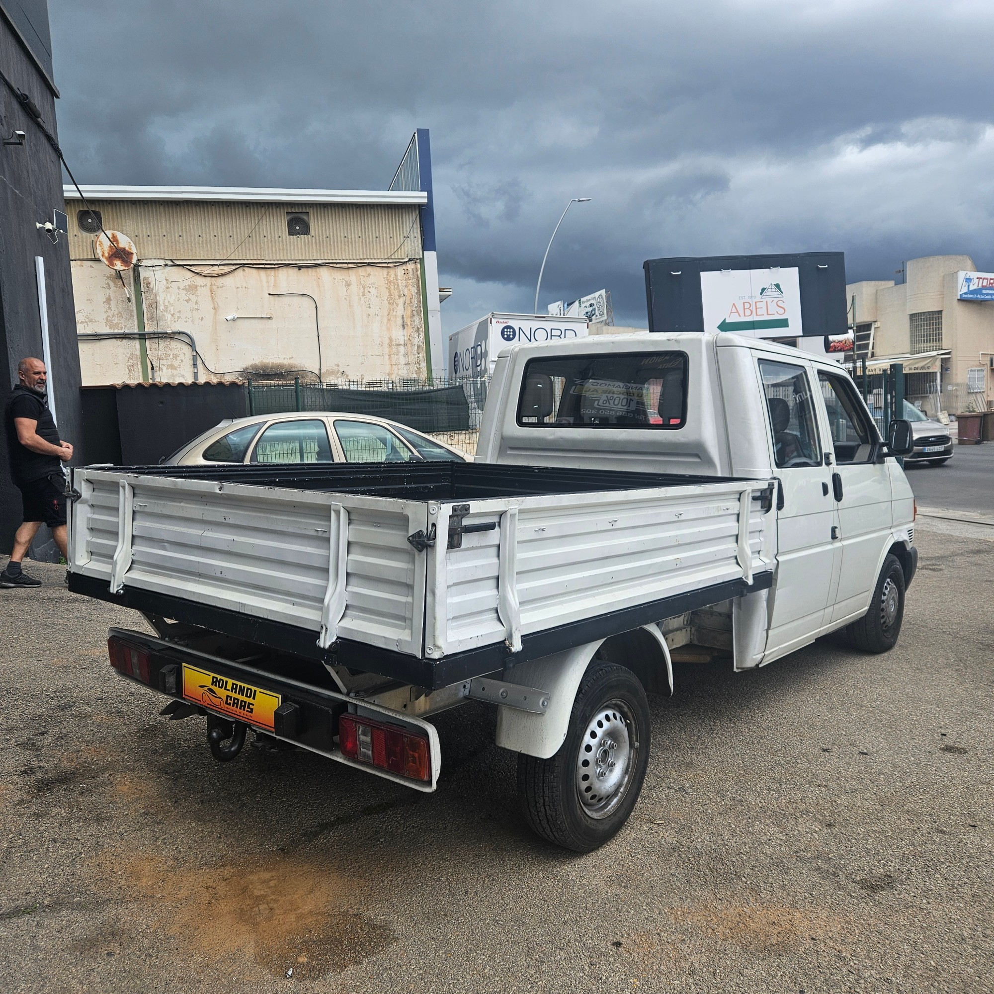 Volkswagen Transporter - 2
