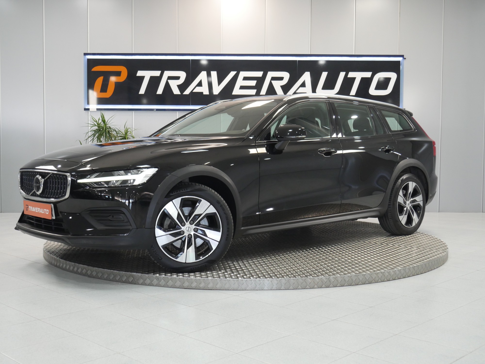 VOLVO V60 CROSS COUNTRY