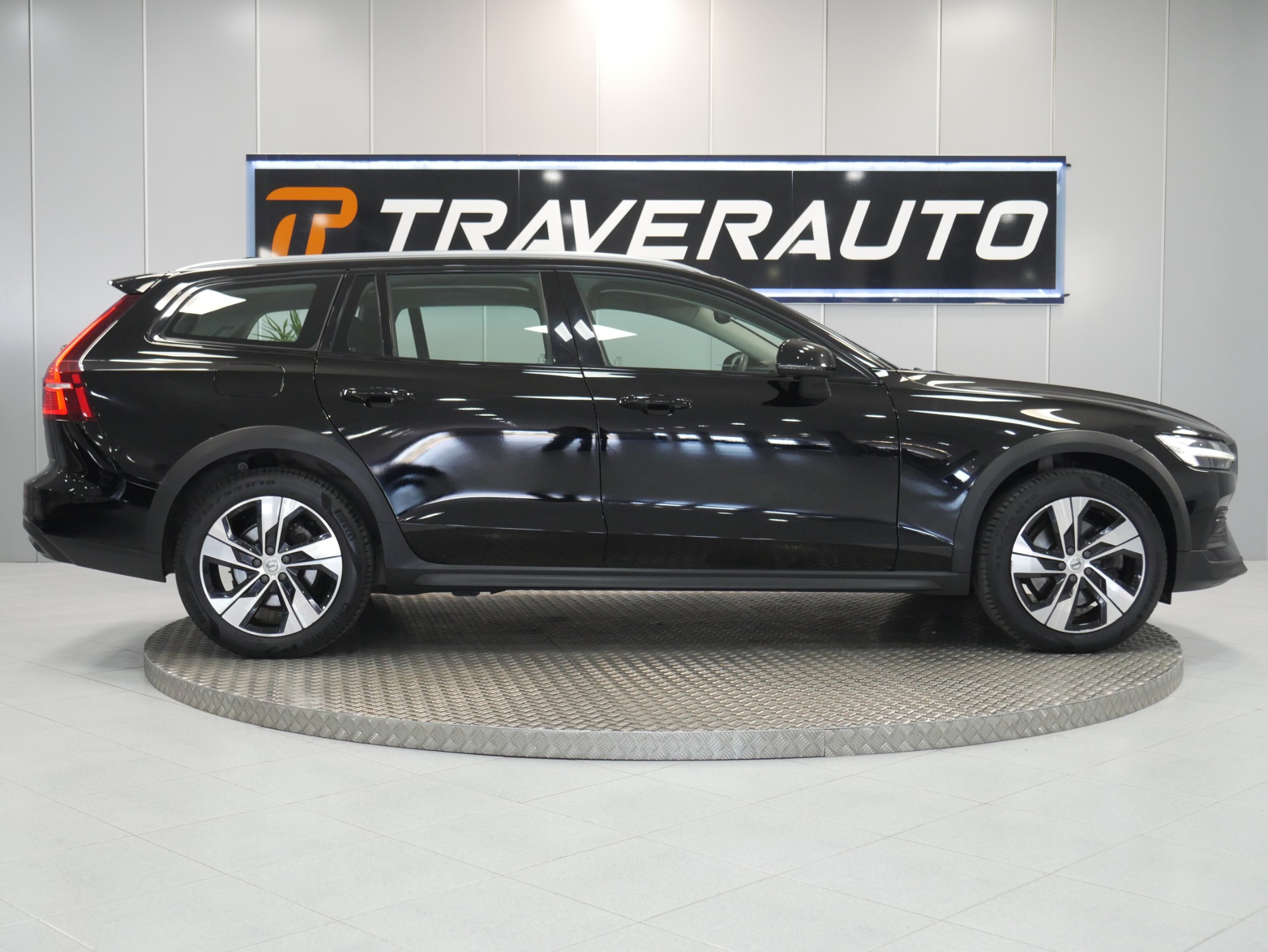 VOLVO V60 CROSS COUNTRY