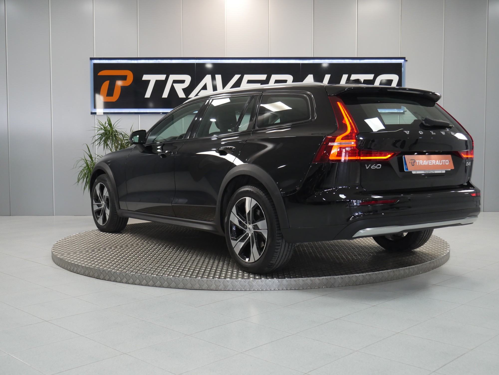 VOLVO V60 CROSS COUNTRY