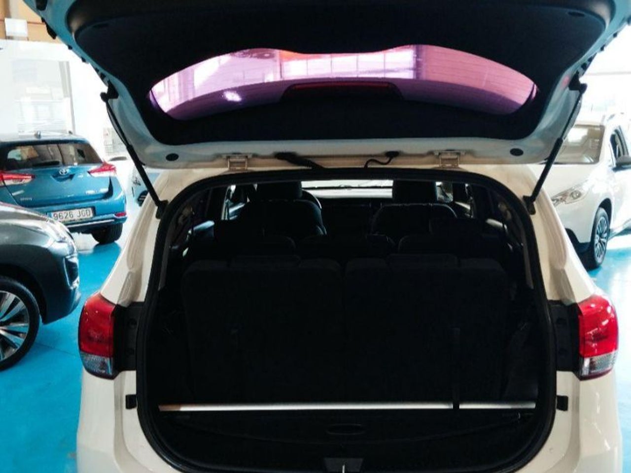 Kia Carens - 7