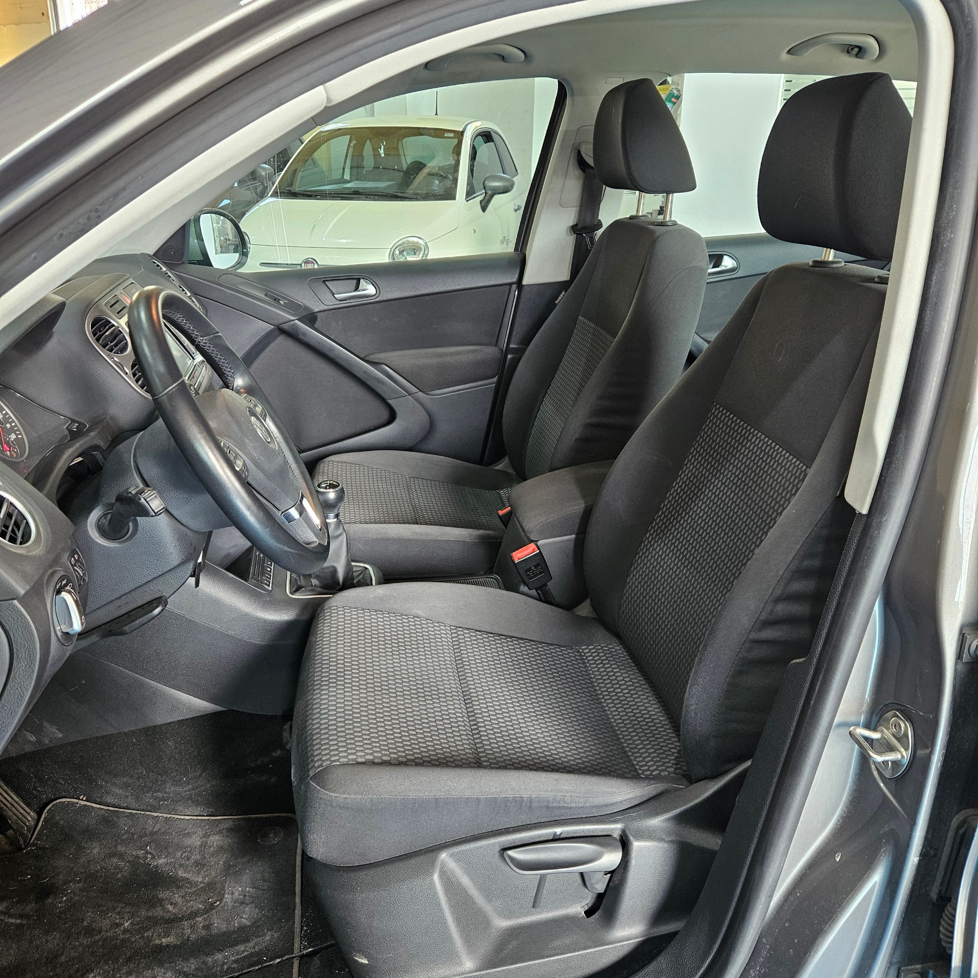 Volkswagen Tiguan - 11