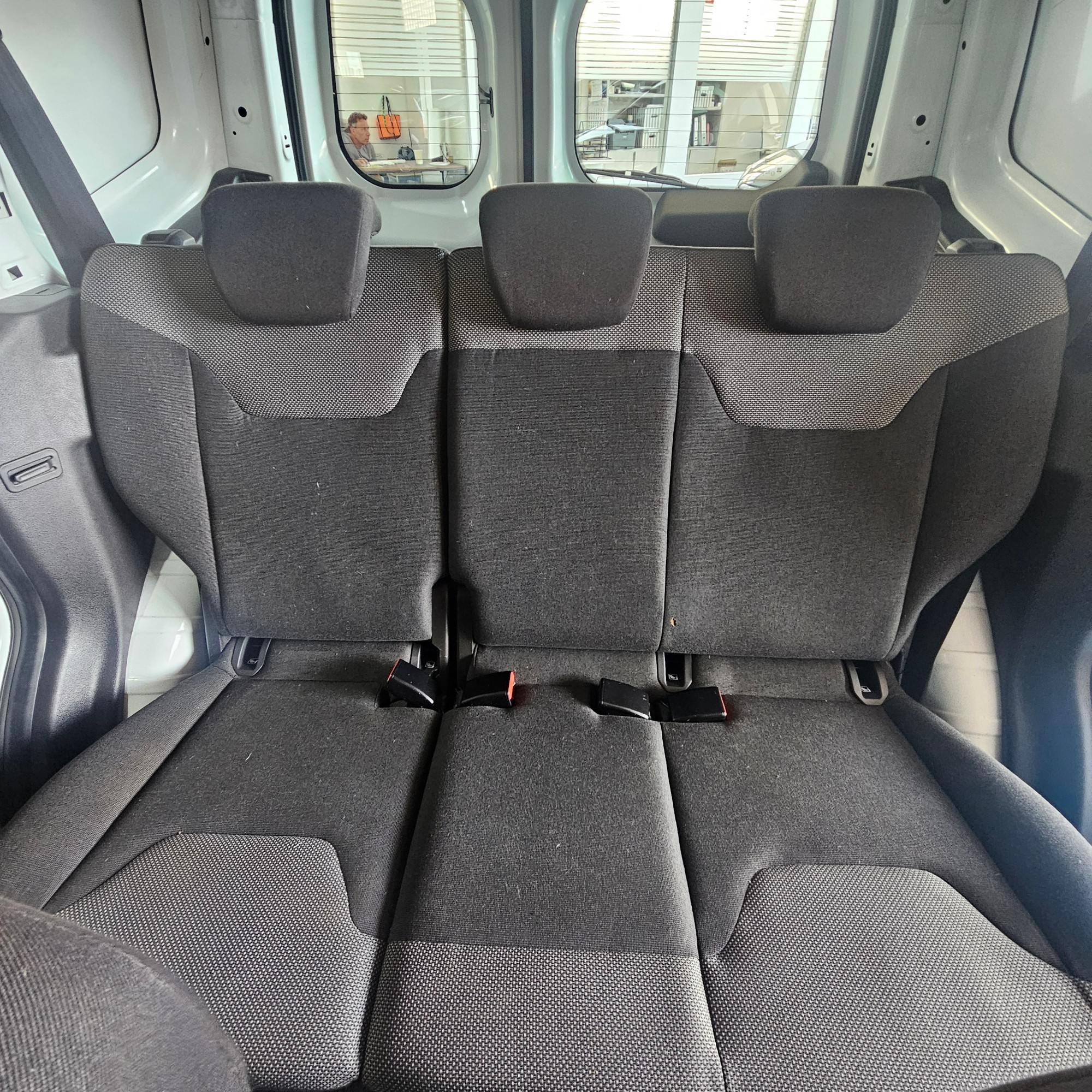 Ford Transit Courier - 11