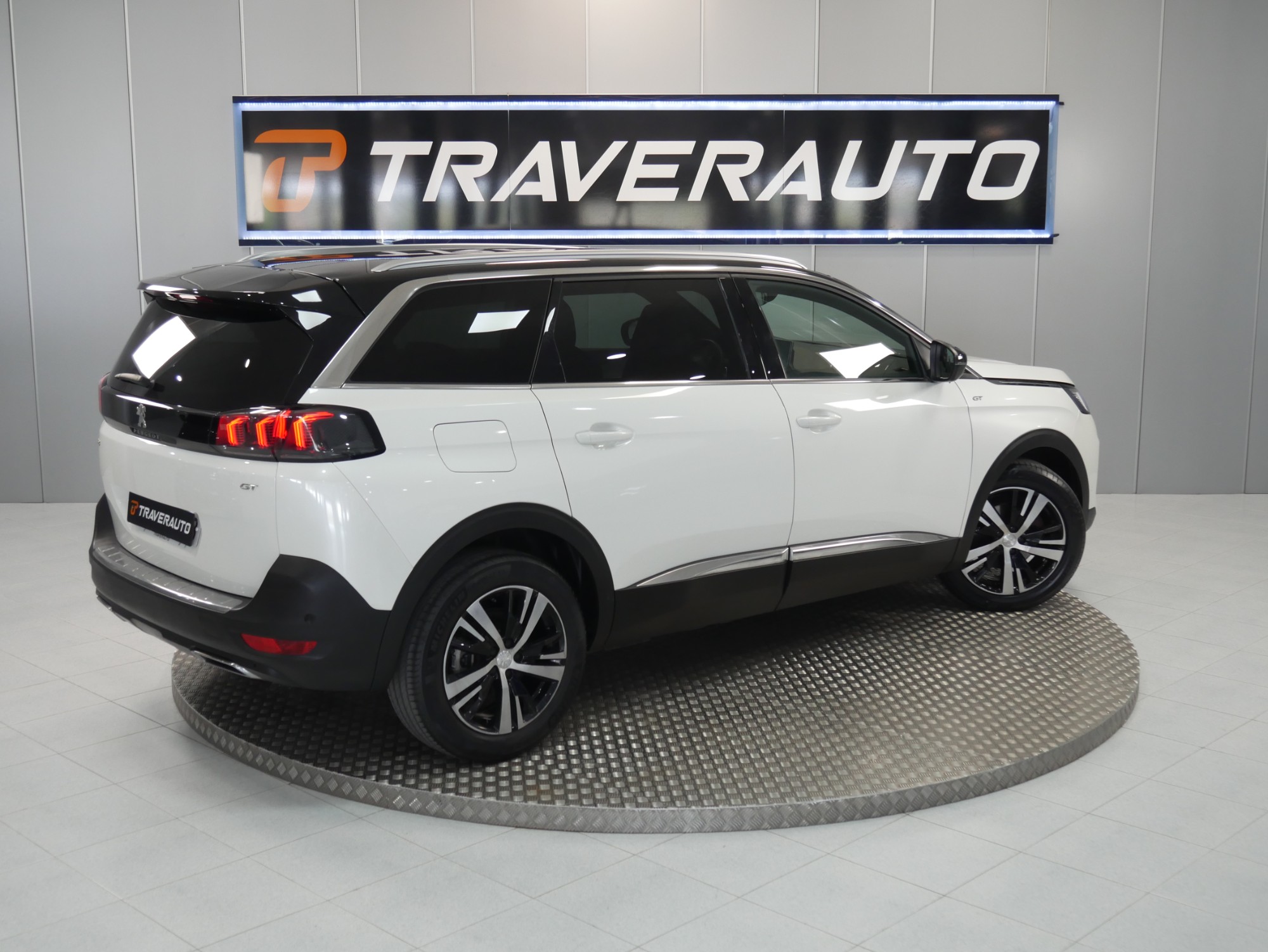 PEUGEOT 5008