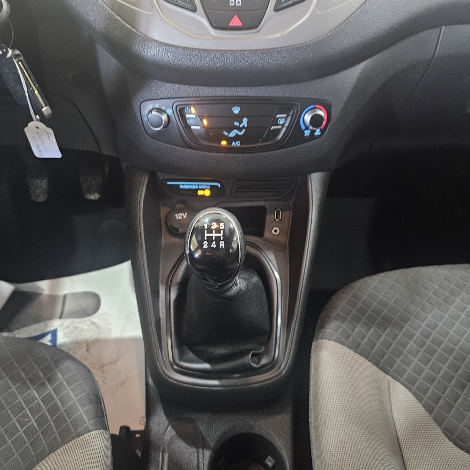 Ford Tourneo Courier - 17