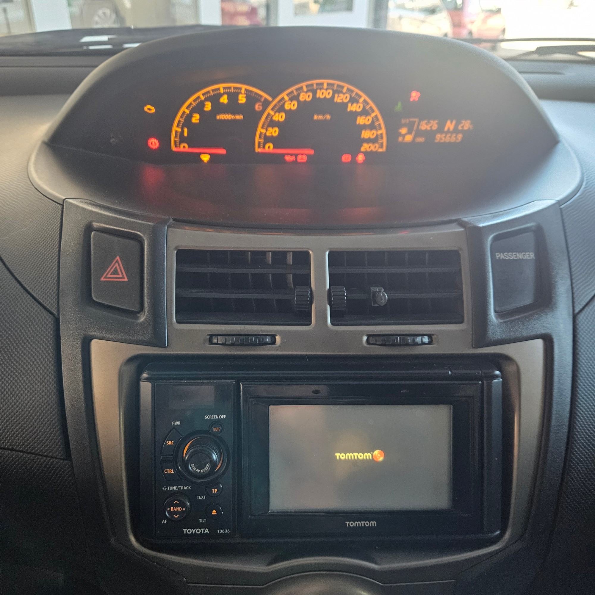 Toyota Yaris - 12