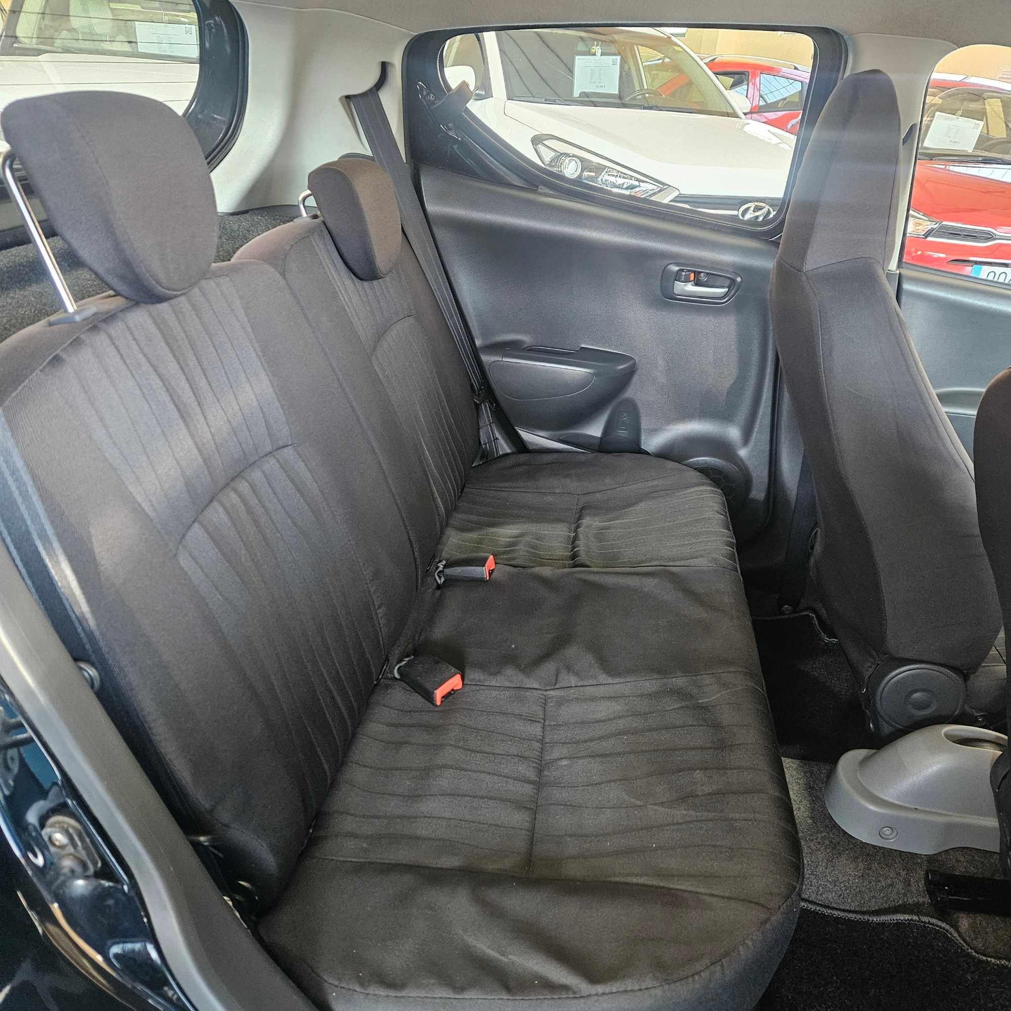 Nissan Pixo - 8
