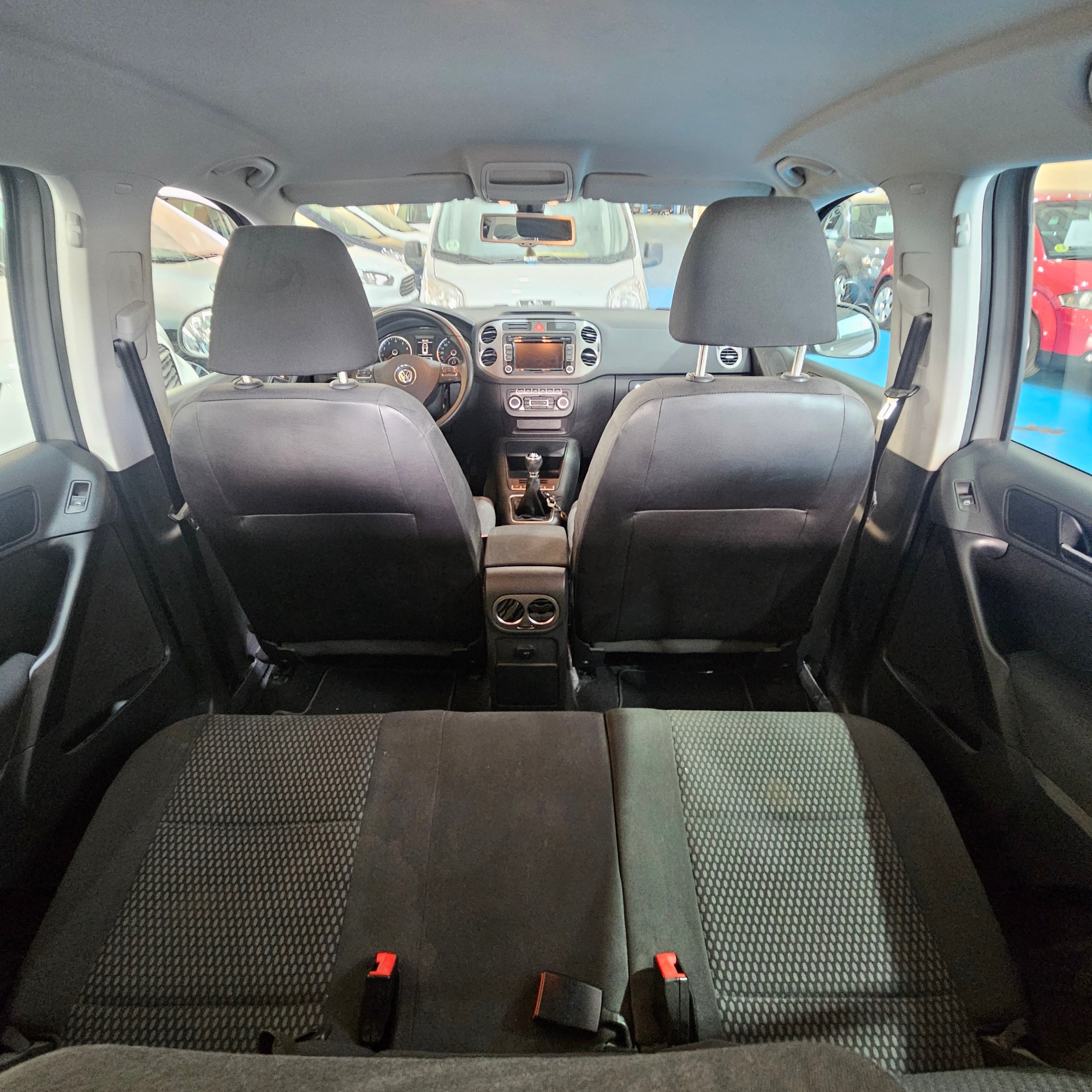 Volkswagen Tiguan - 14