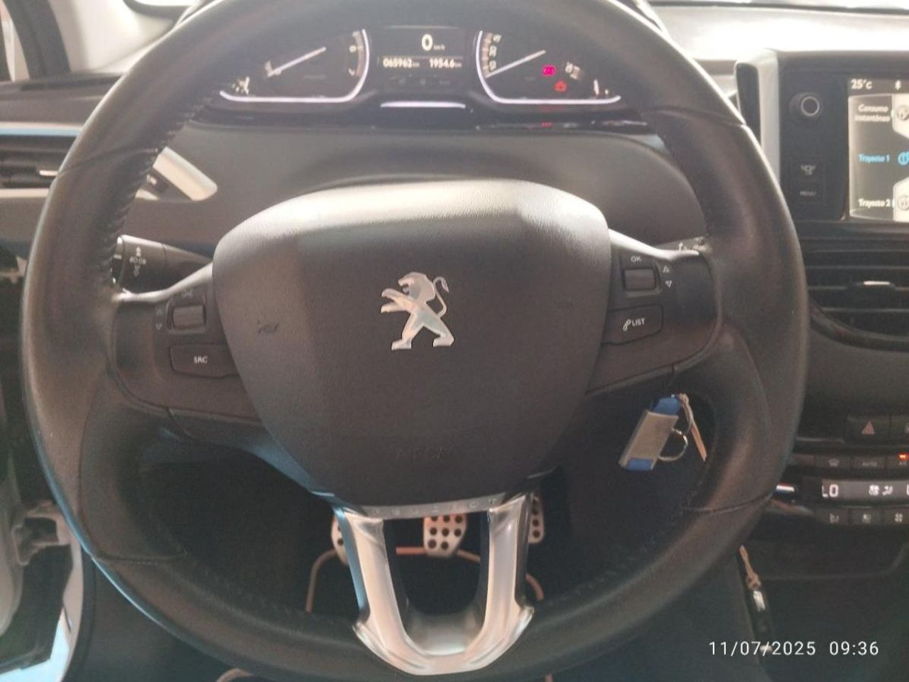 Peugeot 208 - 13