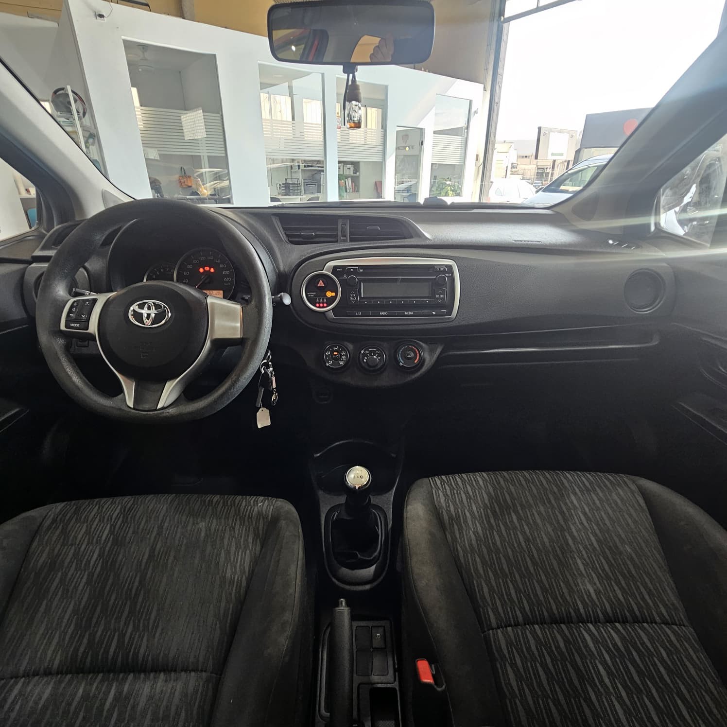 Toyota Yaris - 17