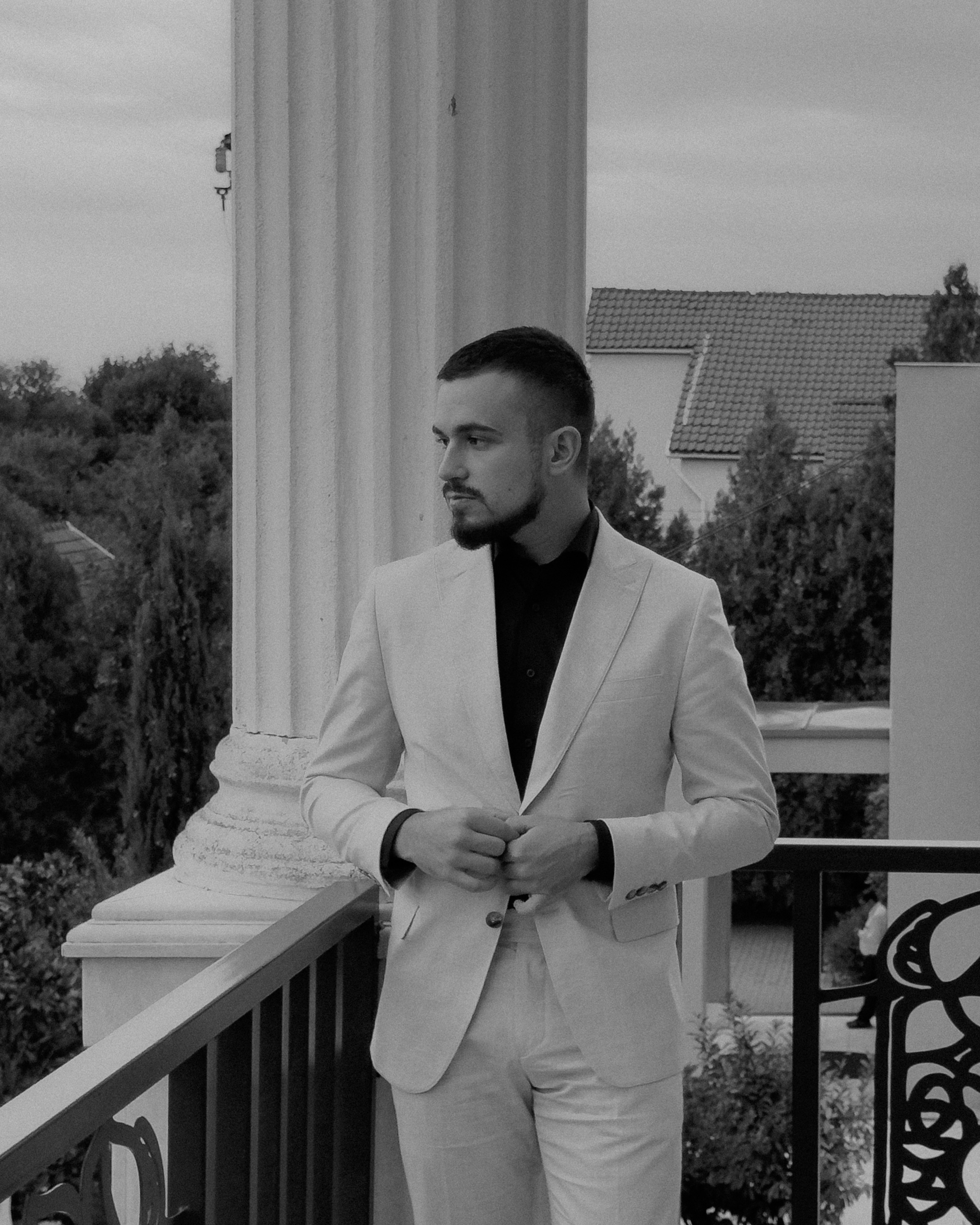 Eduard  – Visual Storyteller: Brand Strategy & Cinematic Events