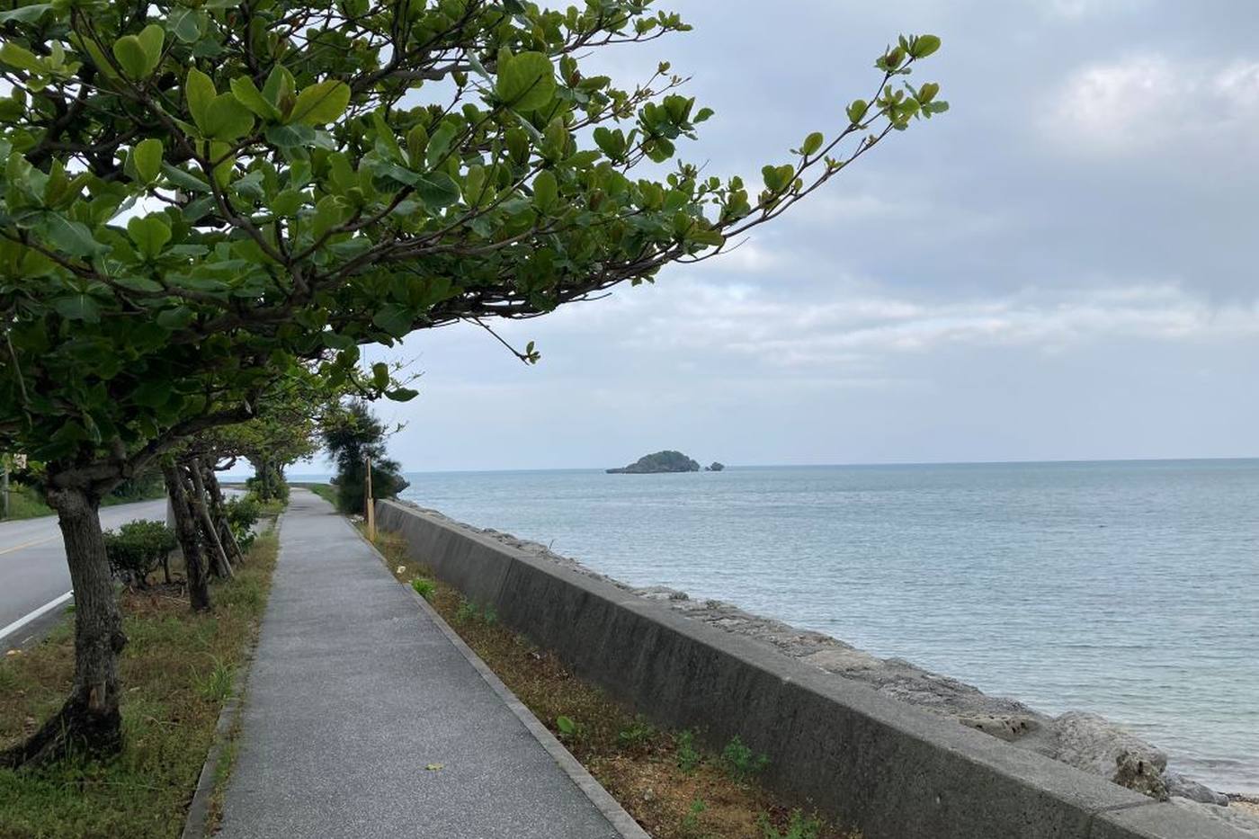 【沖縄】風景だけで癒される♪ 本島から海中道路で行こう！「平安座島」の癒されスポット3選 image