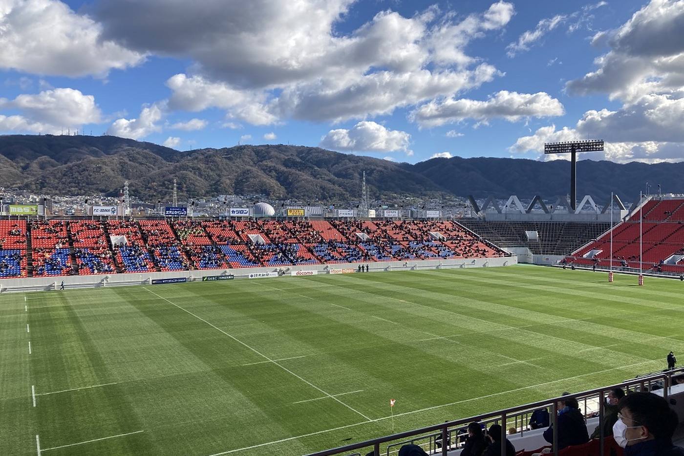 新リーグ開幕で真冬のラグビー観戦が熱い！初心者でも楽しめるラグビー観戦のポイントや観戦グッズを紹介します image