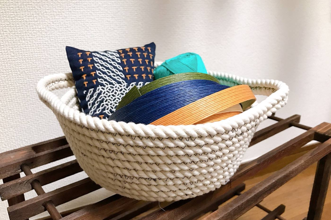 ロープとミシンで簡単！素朴感がおしゃれなロープバスケットの作り方【ハンドメイド】 image