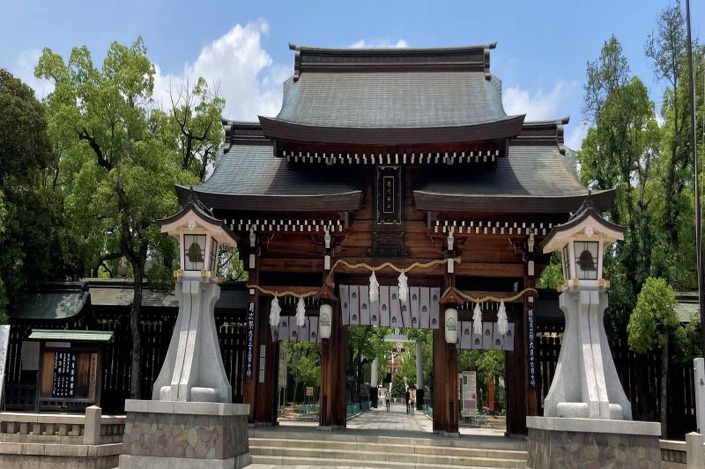 【兵庫】楠木正成の湊川神社と神戸の教会カフェで過ごす休日 image