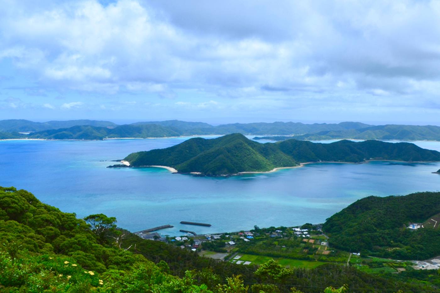 【離島で海キャンプ】南国の秘境・奄美大島｜青い海と白い砂を楽しむおすすめキャンプ場6選 image