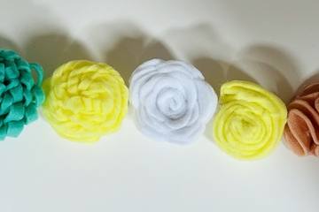 【ハンドメイド】フェルトを使ってお花のアクセサリーを作ろう！