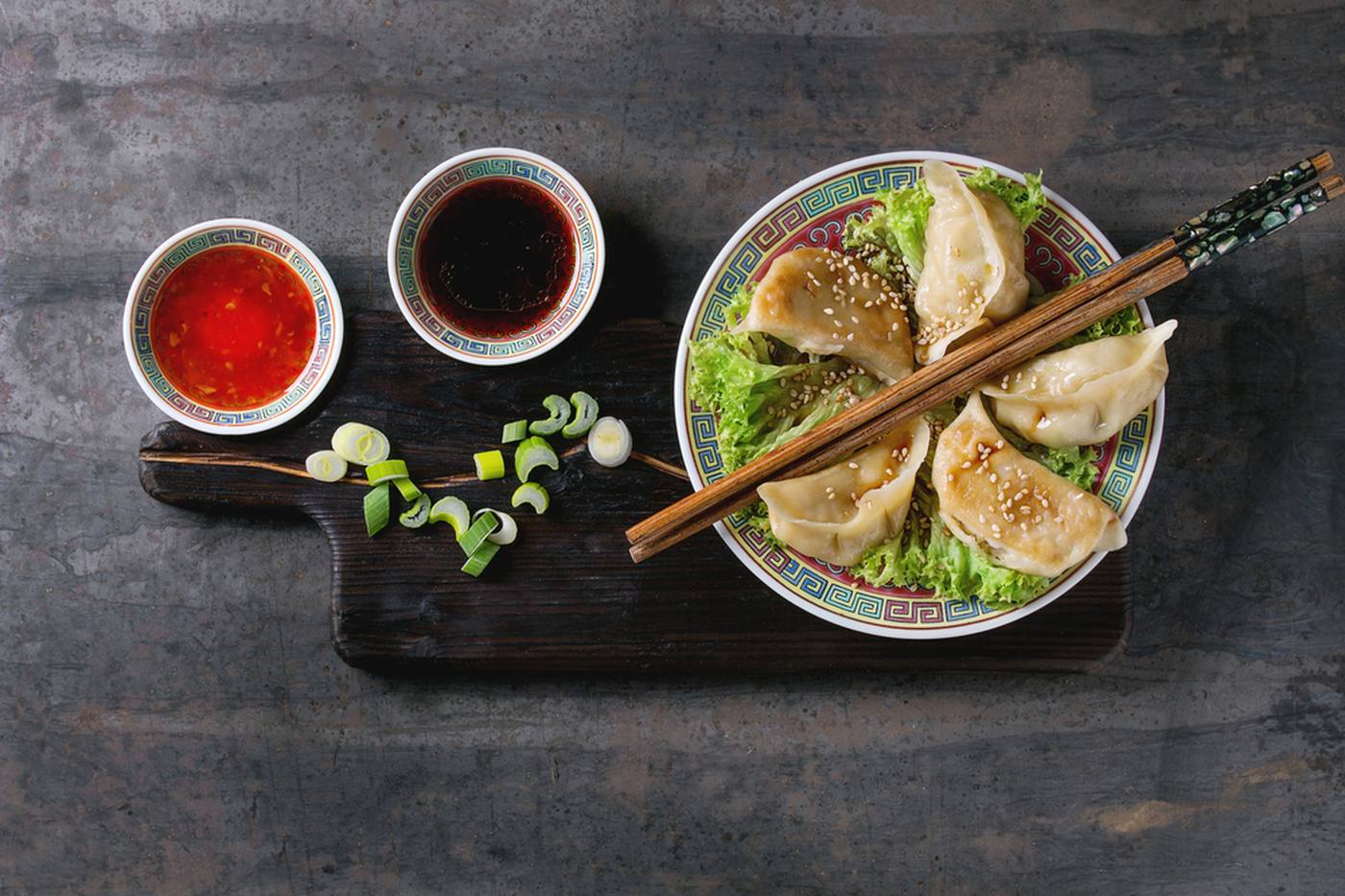 【あったかおうち時間】餃子パーティの楽しみ方を伝授！つけダレと餃子餡がポイント♪ image