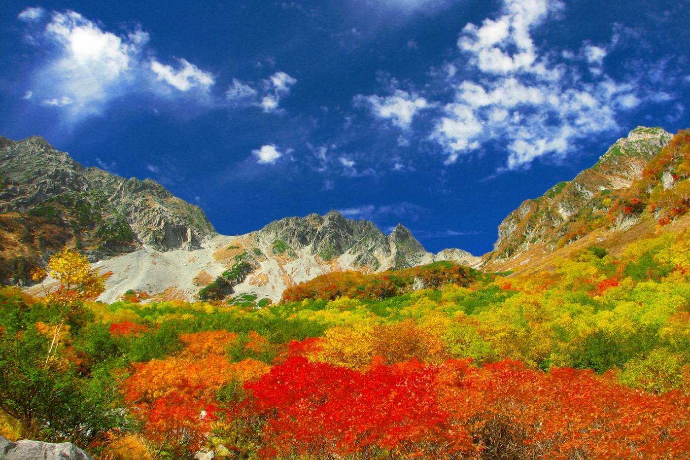 【9月～10月見頃】早めの紅葉を楽しめるのはココ！紅葉スポット4選＜北海道・山形・長野＞ image