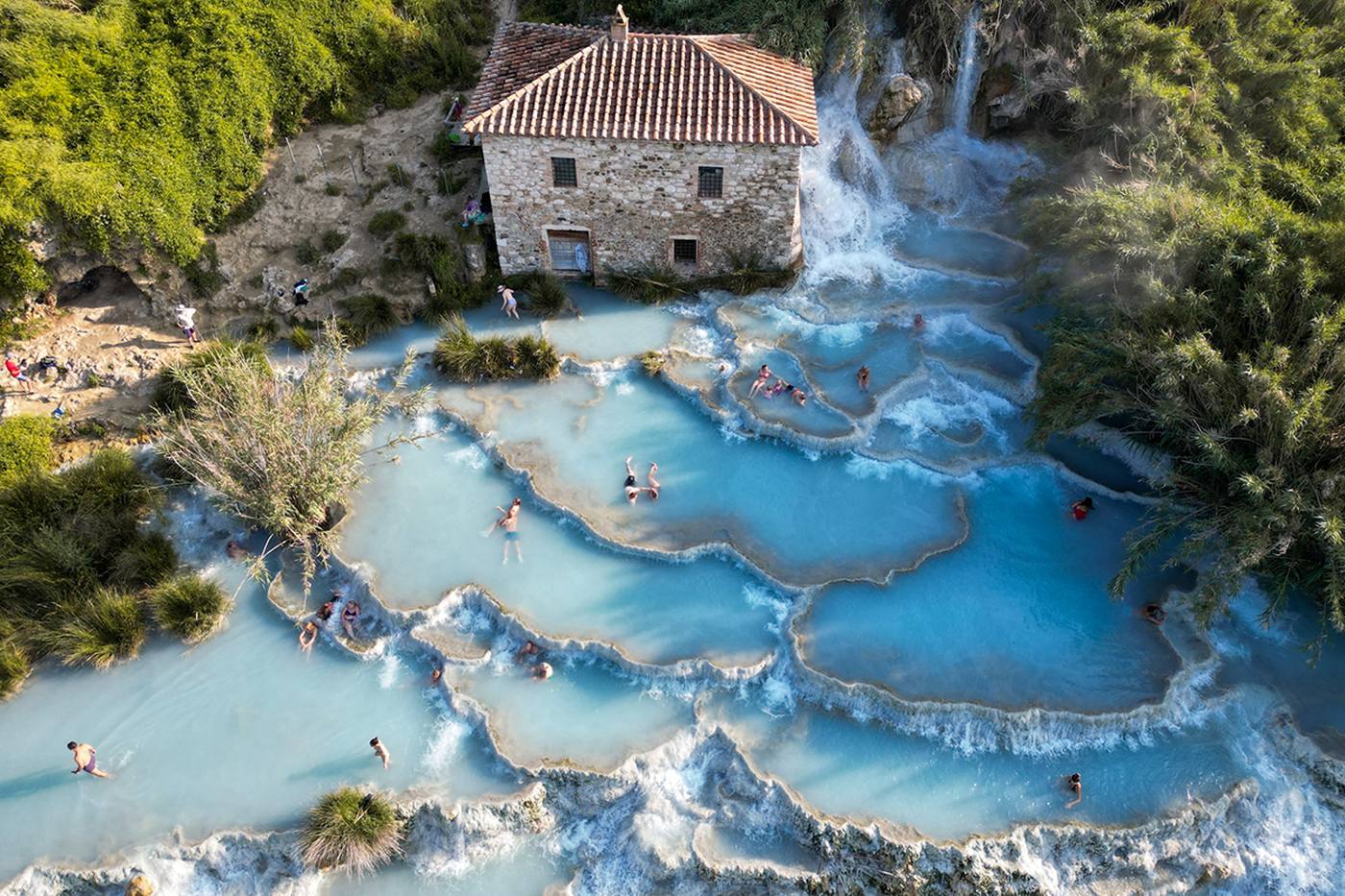 【イタリア】SNSで大反響！絶景すぎる秘境温泉「サトゥルニア」の体験レポート image