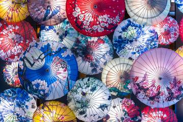 和傘で梅雨を楽しもう！種類・選び方・お手入れまですべてご紹介♪