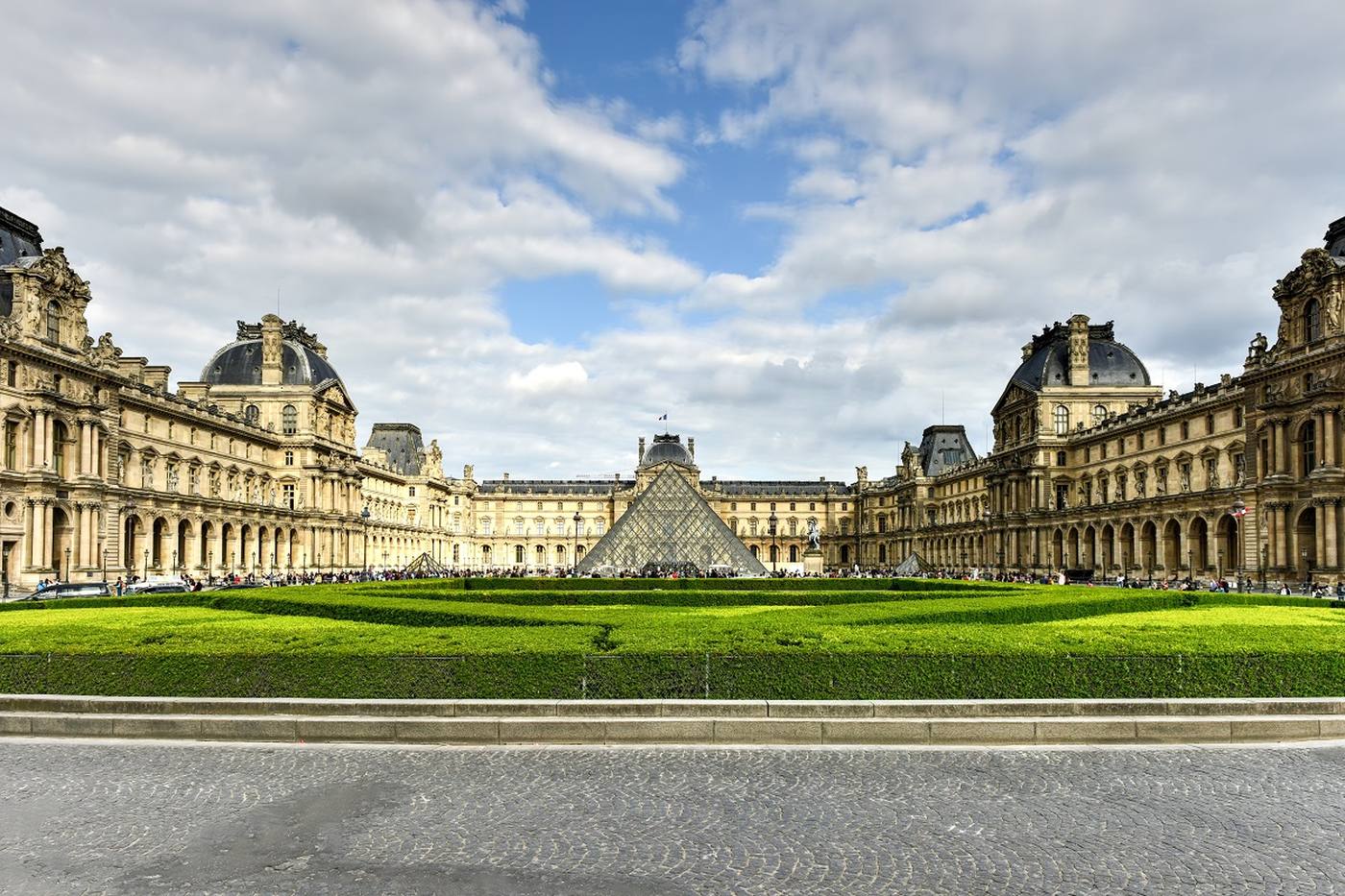 【フランス・パリ】ルーブル美術館を満喫する方法は？注意点や休憩スポットも徹底解説 image