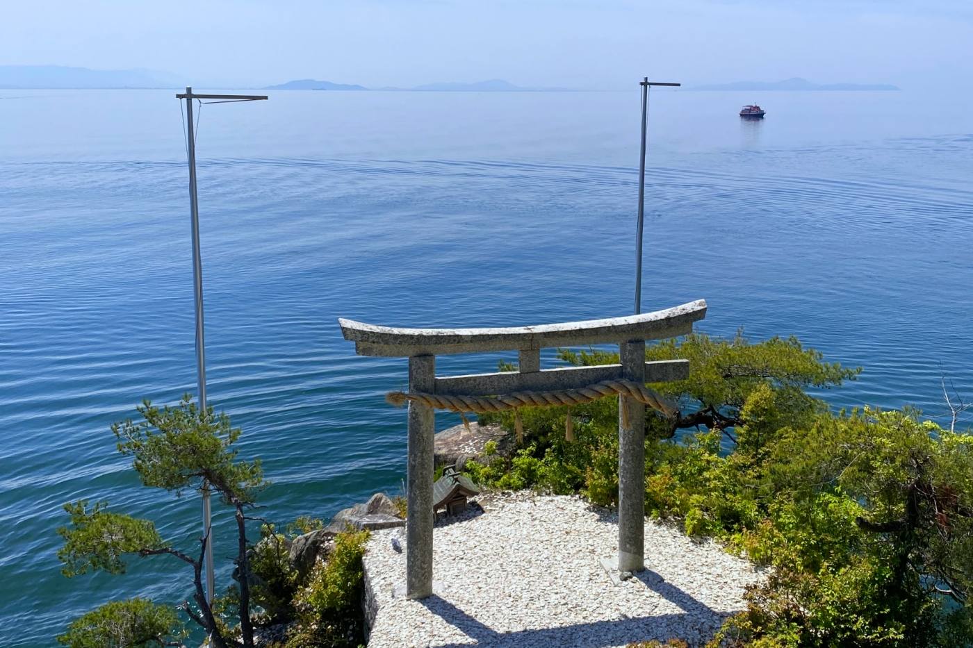 一度は訪れたい！神々が住む島〜神社仏閣と一体化する、琵琶湖に浮かぶ竹生島〜 image