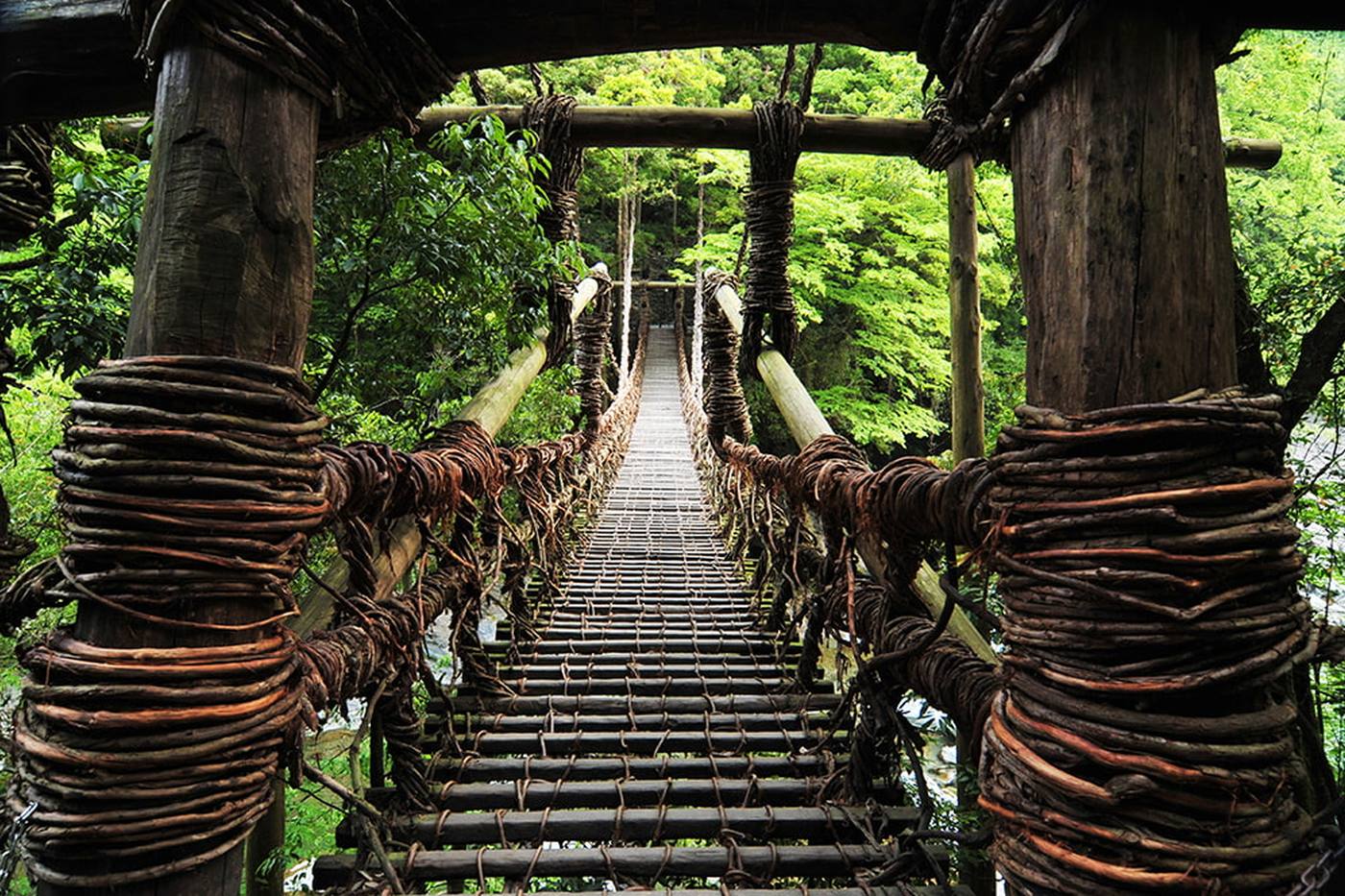 徳島県の絶叫スポット？日本三大秘境にある「祖谷のかずら橋」でハラハラドキドキ！ image