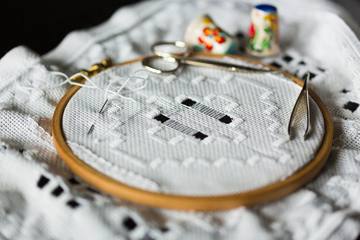 【ハンドメイド】ノルウェーの「ハーダンガー刺繍」って？初心者向けの刺し方もご紹介～世界の刺繍～