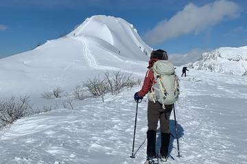 【白銀の世界を雪歩き】この冬こそチャレンジ！初心者スノーハイキングの道具紹介＆始め方