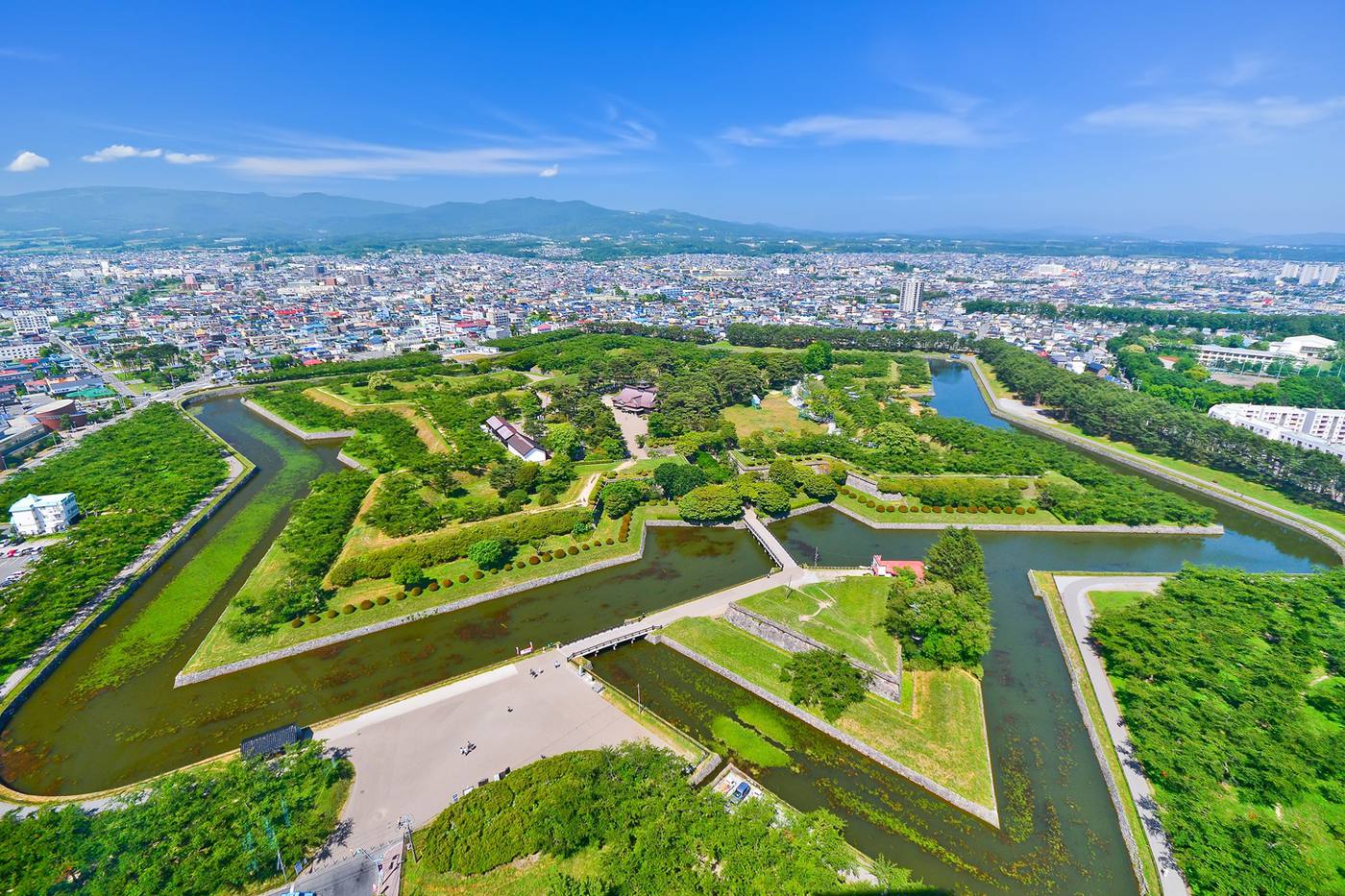 函館観光に欠かせない五稜郭！周辺のおすすめランチや駐車場情報も紹介 image