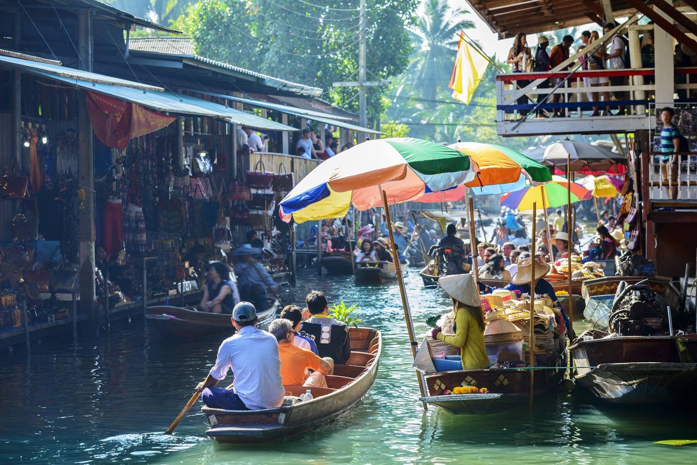 タイの水上マーケットを満喫！楽しむための事前準備と注意点は？ image