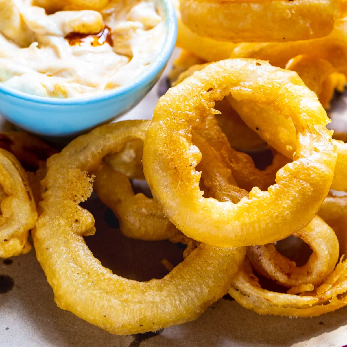 Beer battered onion rings (4) + dip