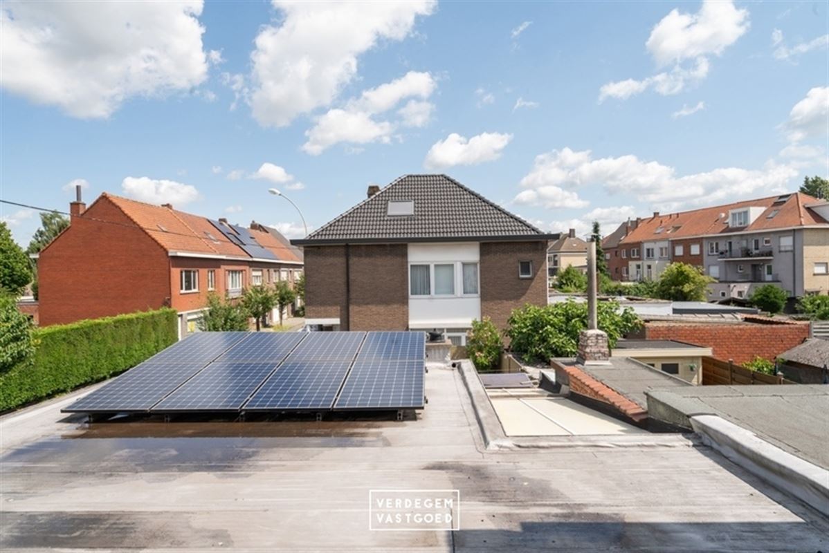 Bijzonder ruime woning met mogelijkheid tot handel, 3+ slpk, garage, carport en buitenruimte