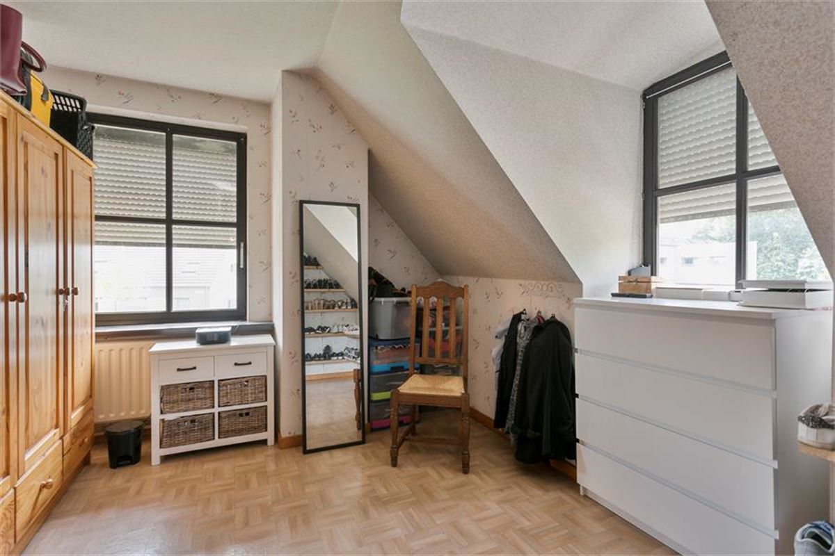 Villa met 6 slaapkamers en atelier/magazijn op 1.615 m² in residentiële buurt te Doorslaar