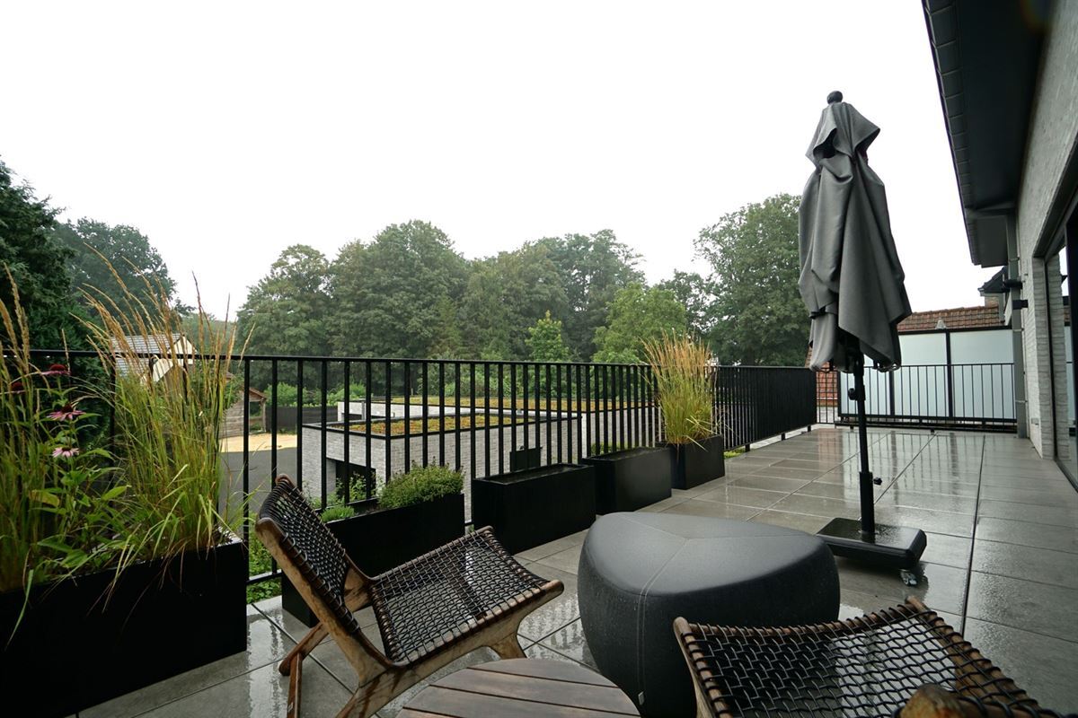 Luxueus 2-slpk duplex appartement in centrum Evergem met fantastisch ruim en zonnig terras