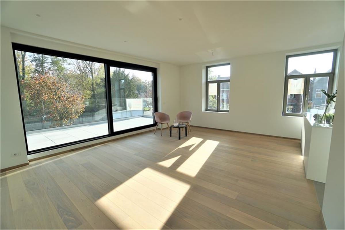 Architecturale finesse en comfort: appartement op 1ste verdieping met 2 slpk en groot terras op uniek locatie in Destelbergen