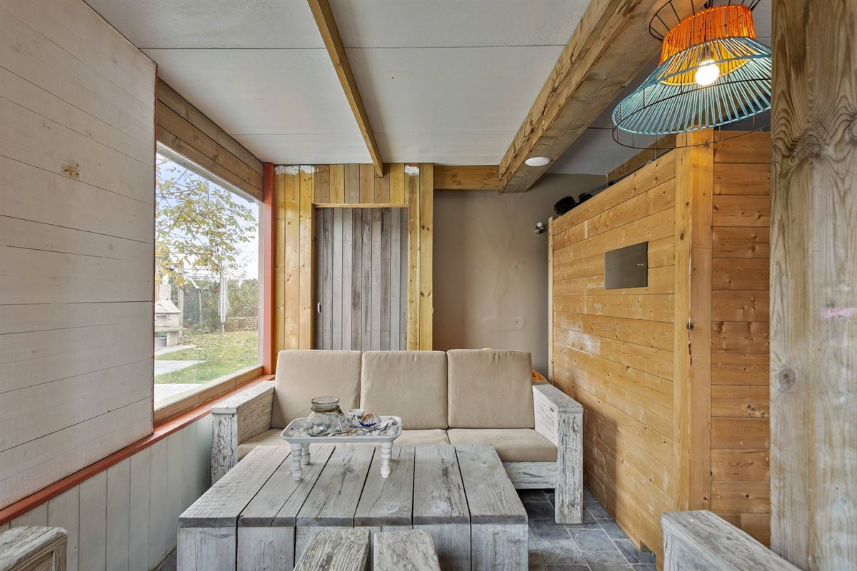 Gerenoveerde en instapklare bungalow met 2 slpk, tuin, inpandige garage, sauna, jacuzzi en zonnepanelen