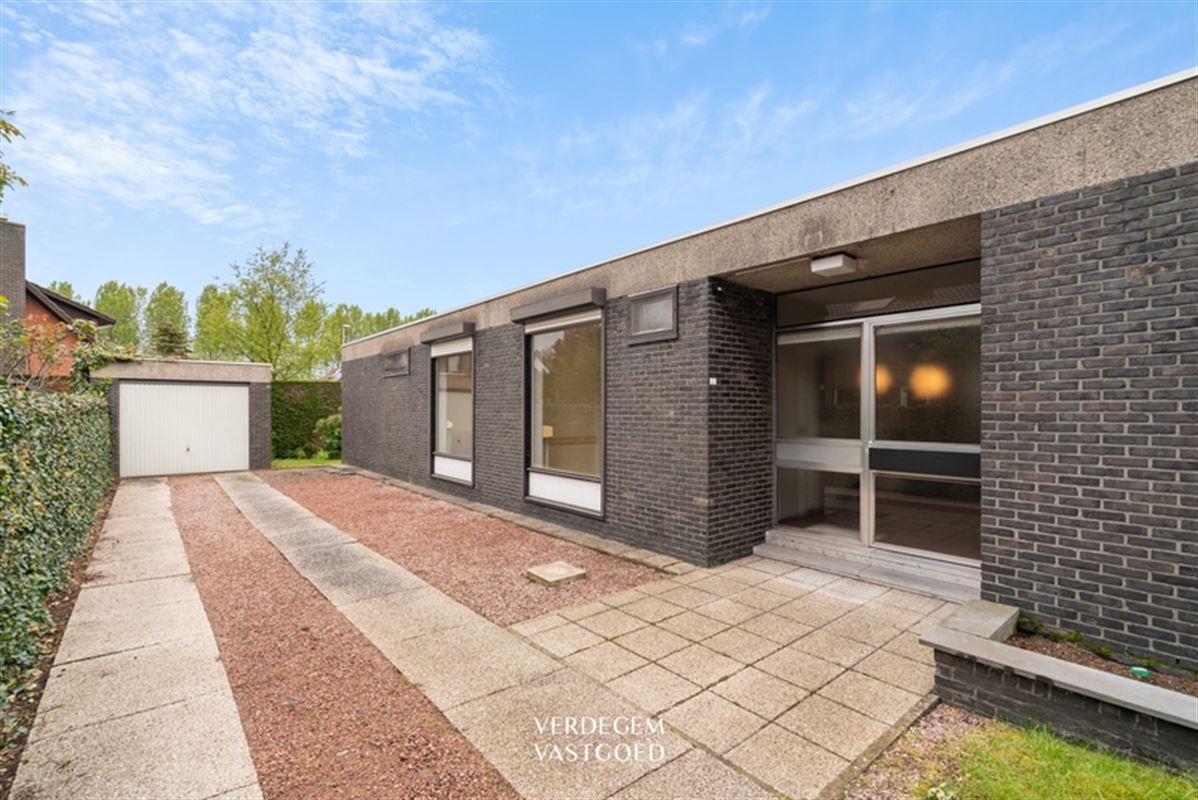 Knappe jaren '60 villa met modern woonplan, te renoveren