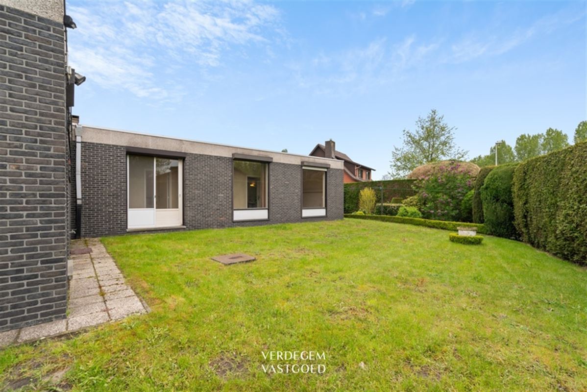 Knappe jaren '60 villa met modern woonplan, te renoveren