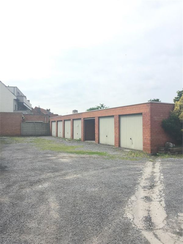 7 gesloten garageboxen nabij het centrum van Assenede