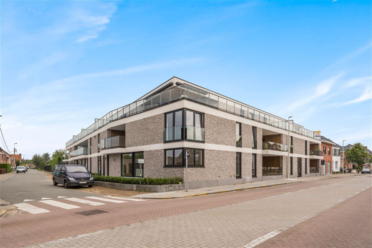 Westvoorde 2B/001: gelijkvloers appartement van 122,17 m² met 3 slpk, tuin van 59,65 m² en voortuin van 26,04 m² (incl. garage, staanplaats en berging)