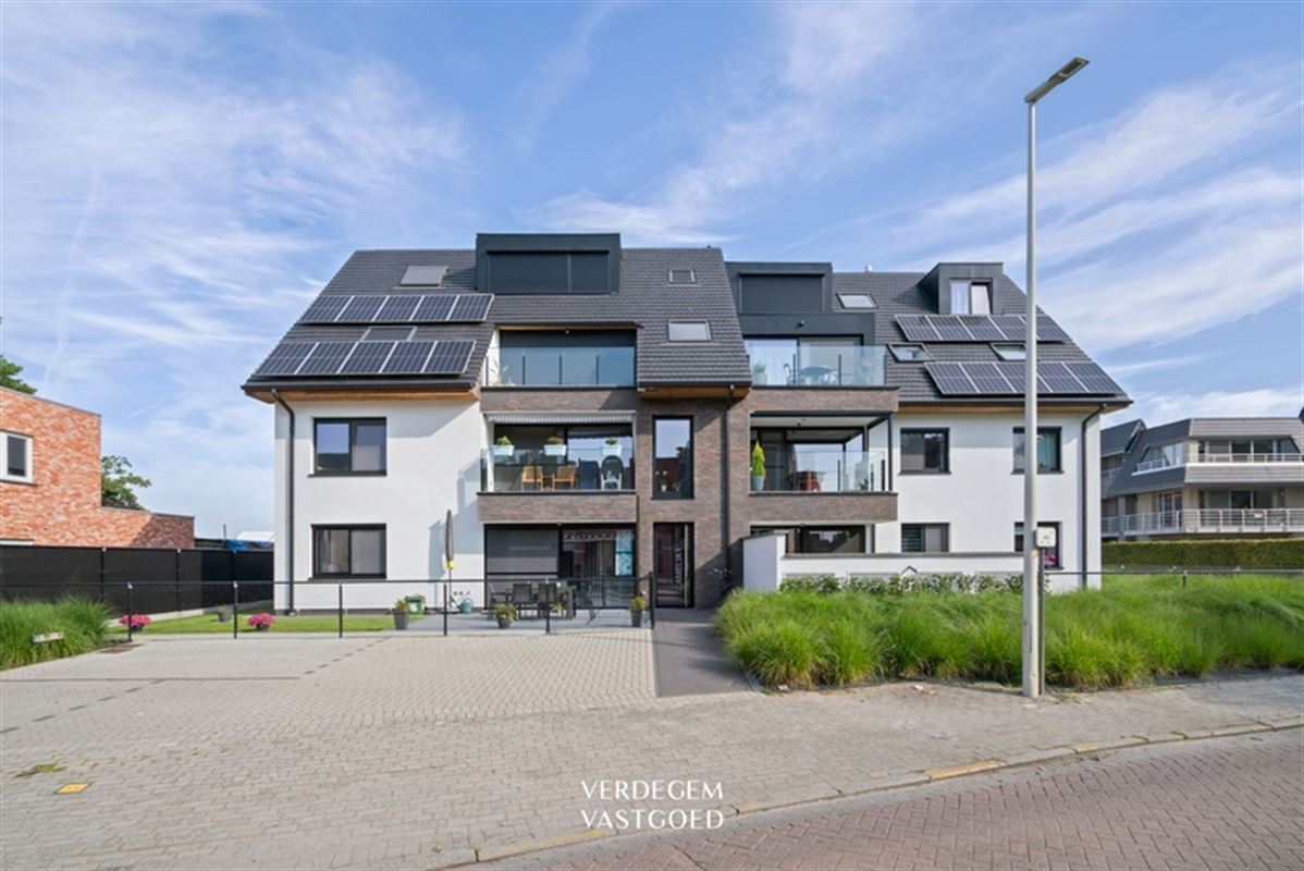 Prachtig appartement met giga terras, 2 slaapkamers en ondergrondse parkeerplaats