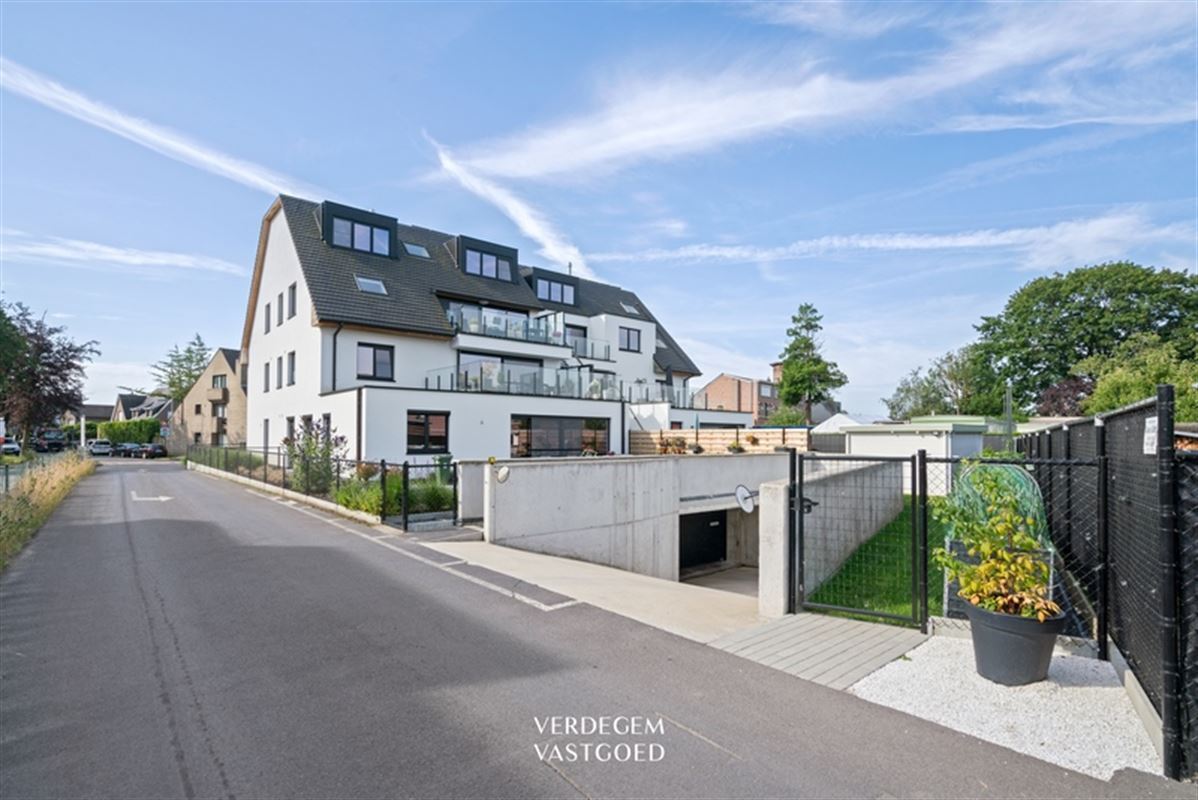 Prachtig appartement met giga terras, 2 slaapkamers en ondergrondse parkeerplaats