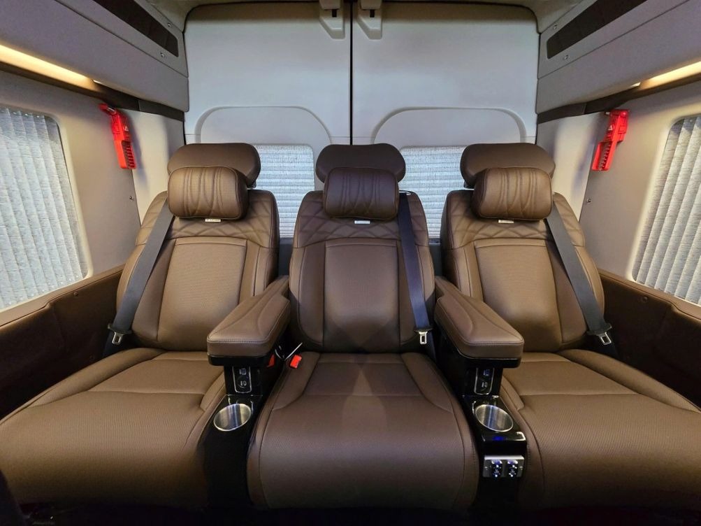Xe Tam Coc Queen Travel Ghế ngồi Nội thất Tiện ích Xe Limousine 11 chỗ