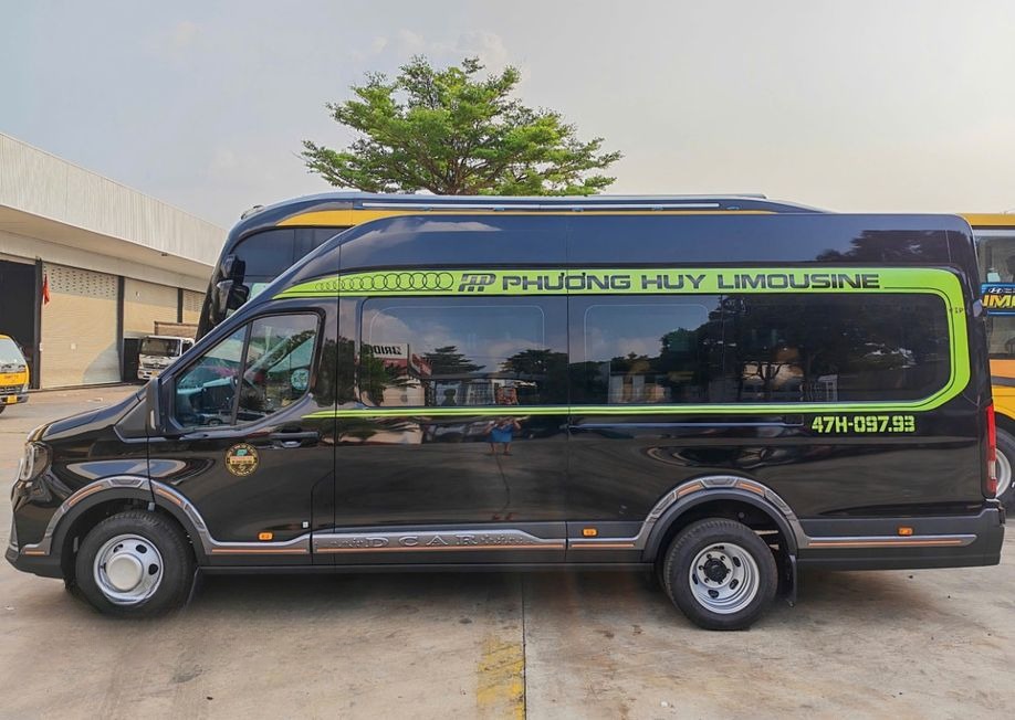 Xe Phương Huy (Đắk Lắk) Mặt trước xe Bên hông xe Limousine 12 chỗ